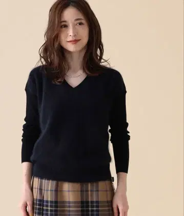 Demi-Luxe BEAMS / 플러피 V넥 니트 17,600엔