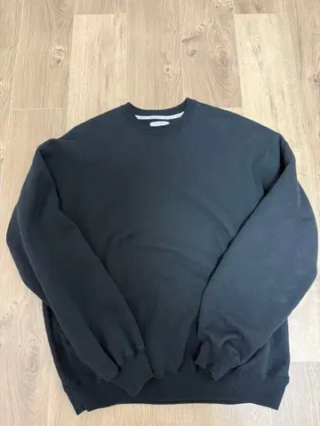 UNIVERSAL PRODUCTS 맨투맨