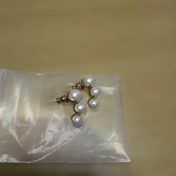 느와르 드 푸피 펄 골드 3연 귀걸이