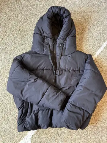 ZARA 블랙 다운 자켓 XS