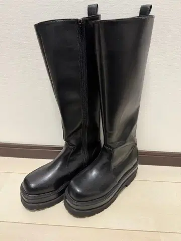 EYRIS 블랙 통굽 롱 부츠