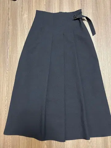 레이디 핸섬 시리즈 울 라이크 턱 퀼트 스커트 새상품급