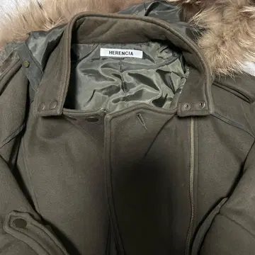 HERENCIA 후드 부착 코트 올리브 그린