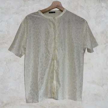 반팔 블라우스 아이보리 꽃무늬 비침 빈티지 깔끔한 자수 반짝임