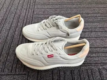 Levi's 그레이 스니커즈