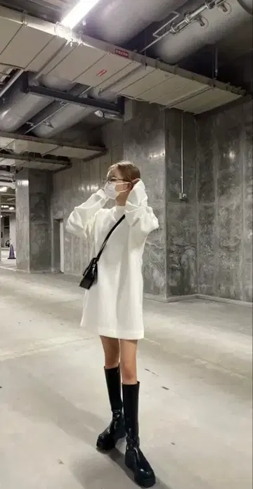 mavimoon 화이트 미니 원피스 긴팔 맨투맨