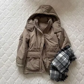 UNIQLO 하이브리드 다운 베이지