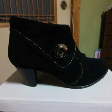 블랙 스웨이드 버튼 부츠 유키코 키미지마