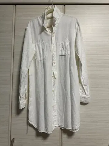 화이트 코튼 긴팔 셔츠