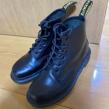 닥터마틴 6홀 UK4 사이즈