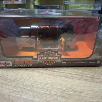 Maisto Harley-Davidson HD Custom 1/25