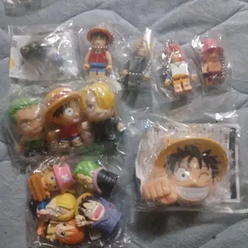 원피스 피규어 4체 세트와 여러 가지 세트
