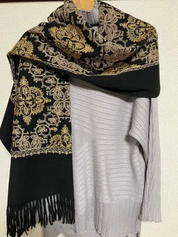 블랙 금 자수 스톨 숄