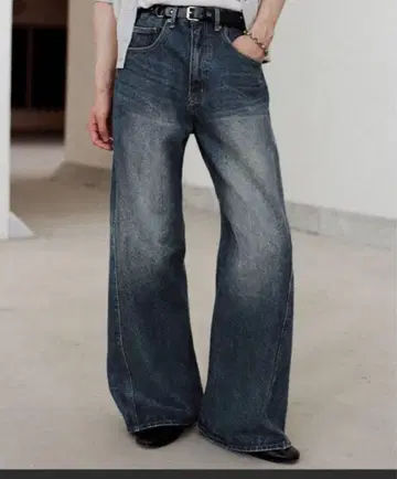 미사용품 wym 위임 CURVED FLARE 배기 데님 clel