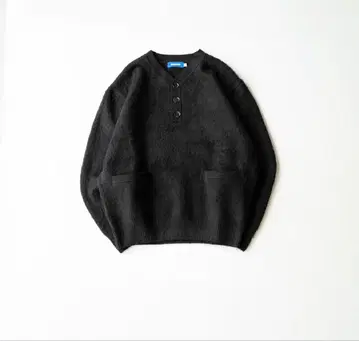 BONBON 블랙 헨리넥 스웨터 블랙