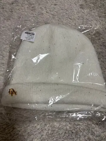 DIANTE 로고 포함 화이트 니트 모자