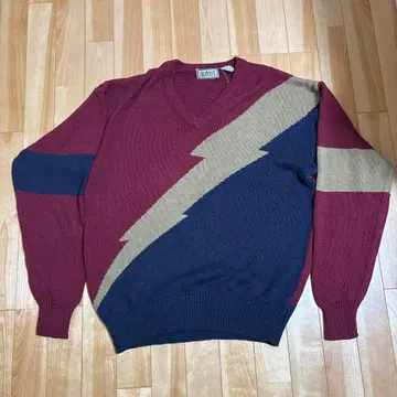 V넥 니트 스웨터 와인 레드