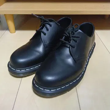 닥터마틴 Dr.Martens 화이트 스티치 3홀