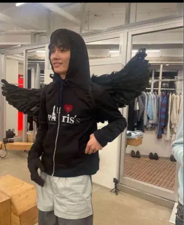 Dinoworks Paris 후디 포커즈 착용