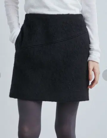 새상품 샤기 미니 스커트 MIESROHE