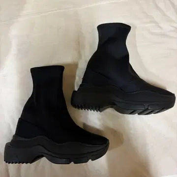 YELLO 블랙 하이컷 부츠