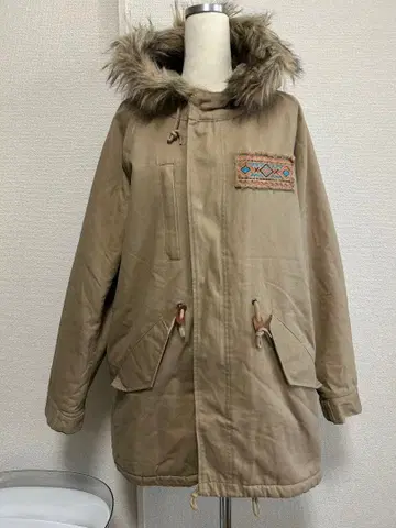 티티카카 사이즈 M 퍼 포함 베이지 보아 안감 모즈 코트 6952#