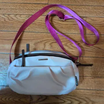 새상품급 핑크 숄더백