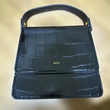 JW PEI 블랙 숄더백
