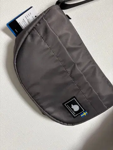 스웨덴 그레이 나일론 숄더백