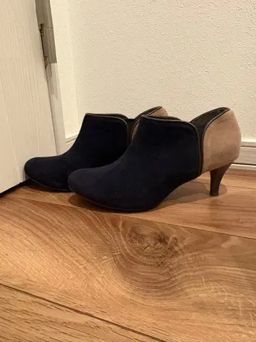 네이비와 베이지 부츠 3L