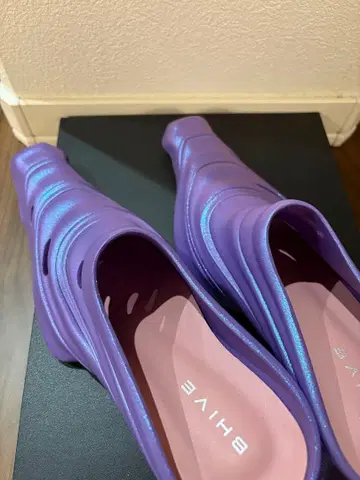 BHIIVE 퍼플 슬립온 펌프스