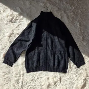 집업 니트 자켓 블랙 하이넥 포켓 부착 심플