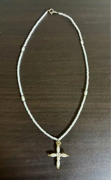 [ 새상품급 ] 비즈 액세서리 여성용 목걸이 화이트 컬러 십자가 샵 구매