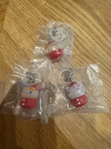 산리오 캐릭터즈 딸기 메지루시 액세서리 우사하나 키티 푸딩