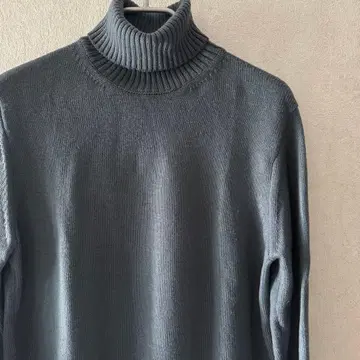 투모로우랜드 미들 게이지 터틀넥 니트