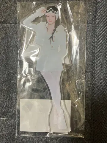 MADEIN POP-UP STORE 109 예서 아크릴 스탠드