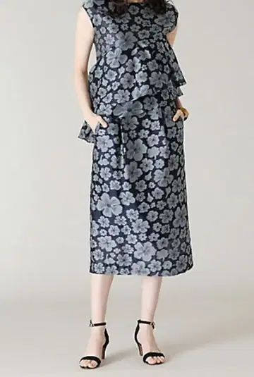 M Maglie le cassetto 플라워 자카드 스커트