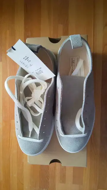 ELLE 70주년 한정판 가죽 스니커즈 Madison Blue