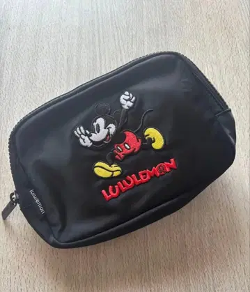 Lululemon Everywhere Belt Bag 미키 자수
