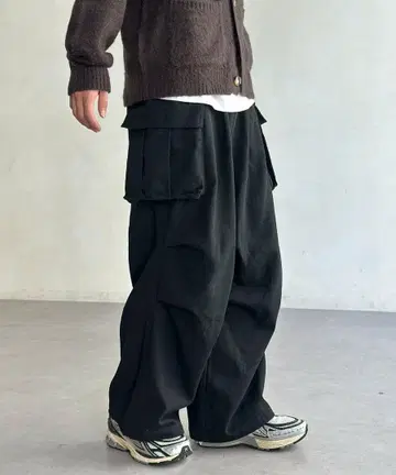 카고 팬츠 블랙 와이드 실루엣