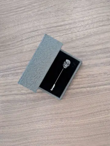 무슈 니콜 스컬 모티브 라펠핀