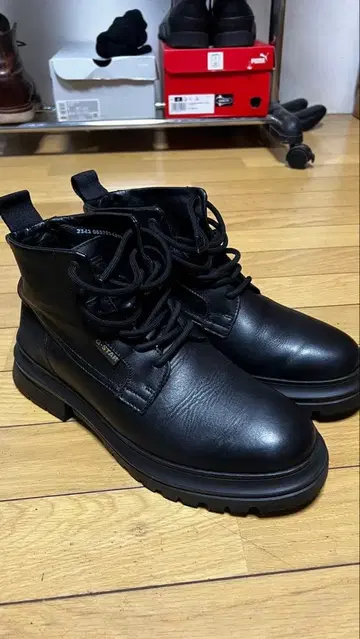 블랙 가죽 하이컷 부츠