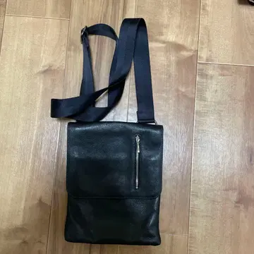 블랙 가죽 숄더백