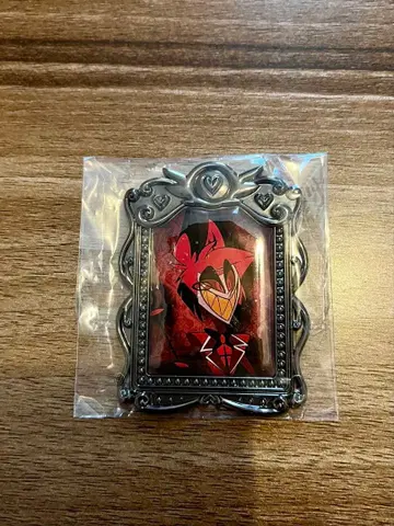 해즈빈 호텔 액자 스탠드 알래스터