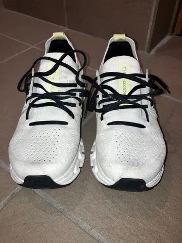 On Cloudswift 3 아이보리/블랙 uk8 (26.5cm)