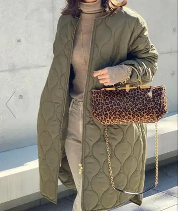 택 포함 새상품: 에마 테일러 올리브색 후드 부착 퀼팅 자켓 36