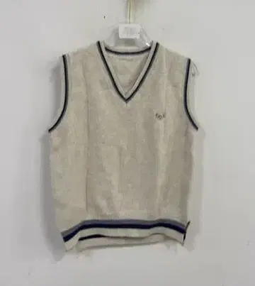 아이보리 V넥 니트 베스트
