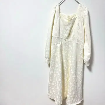 스퀘어넥 웨딩 드레스 페미닌 꽃무늬 A라인 사전 촬영 2차 모임