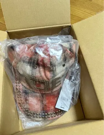 beeden bd studs damage cap 캡 체크 빨간색