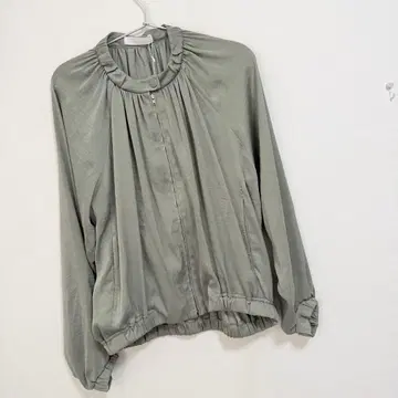 센스 오브 플레이스 바이 어반 리서치 새틴 블루종